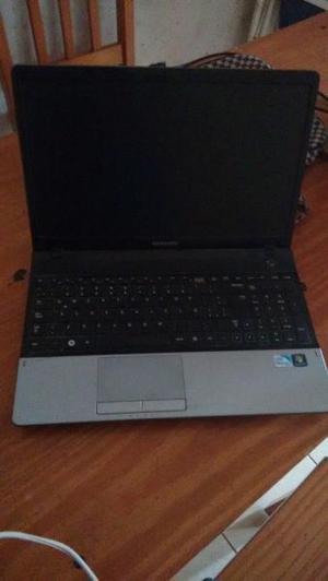 Notebook Samsung 4 GB RAM 700 GB Disco Duro 15 JUEGAZOS DE