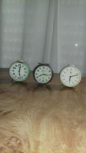 Relojes despertadores antiguos.