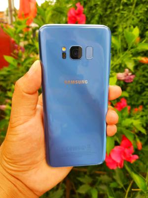 Samsung S8 con accesorios