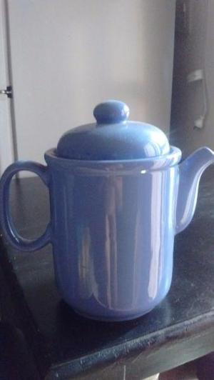 Hermosa cafetera de cerámica