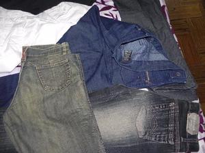 VENDO 4 PANTALONES DE JEANS Y 2 CAMISAS MANGA LARGA,