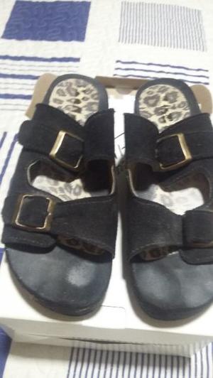 Vendo 1 par de sandalias zuecos