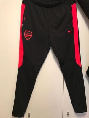 Vendo pantalón chupin nuevo del Arsenal talle L original