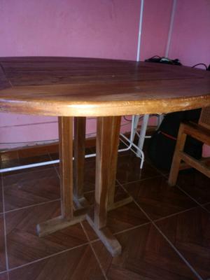 Mesa redonda de madera