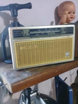 Radio antigua Philips funcionando