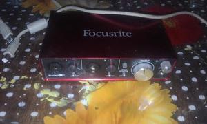 vendo placa de sonido FOCUSRITE SCARLETT 2i2