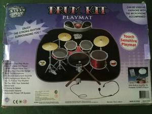 Batería de juguete. Drum kit.