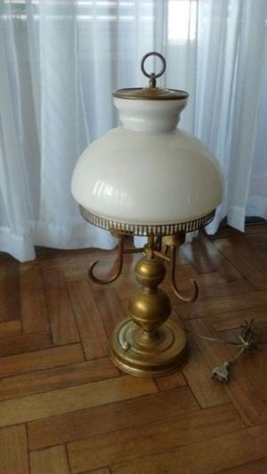 Lámpara antigua de mesa