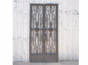 Antigua puerta de frente en hierro forjado (123x255cm)