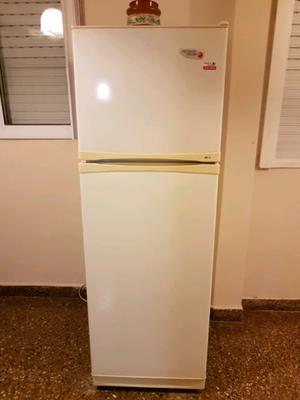 Heladera con freezer