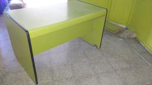 VENDO escritorio de formica verde