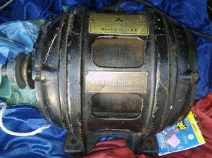 MOTOR TRIFASICO Y 1/2 HP JAPONES 220/380 V