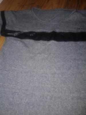 Remera de varon talle 14 gris con detalles negros