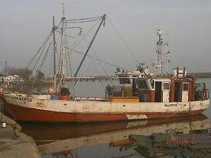 barco pesquero totalmente equipado