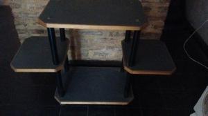 MESA PARA TV, PARLANTES, CON RUEDITAS