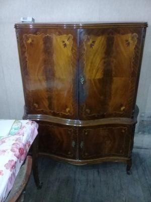 cama, sillas, mesa, cajoneras, placard, mueble antiguo con