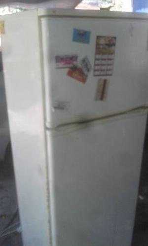 vendo heladera con freezer 330Lts.