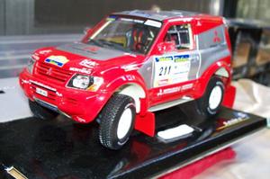 Mitsubishi pajero 4/4 *rally Dakar* escala 1/18