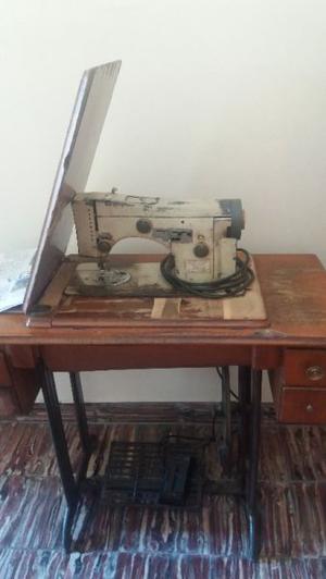 Vendo máquina de coser Necchi