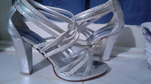 Vendo sandalias plateadas