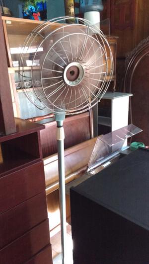 Antiguo ventilador de pie marca yelmo