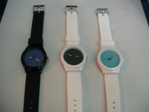 Reloj Diseño Swatch Marco Metalico Con Malla De Goma