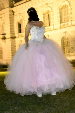 Vestido de 15 estilo princessa.