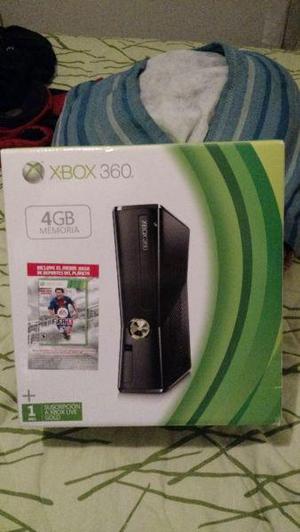 Xbox 360 4gb FIFA joystick extra sin uso