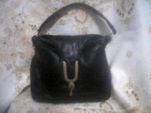 CARTERA DE CUERO NEGRA CHICA