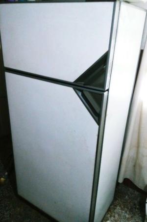 VENDO HELADERA C/CONGELADOR