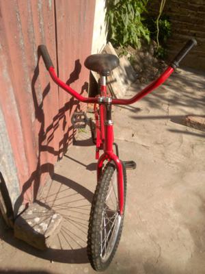 Vendo bicicleta playera roja