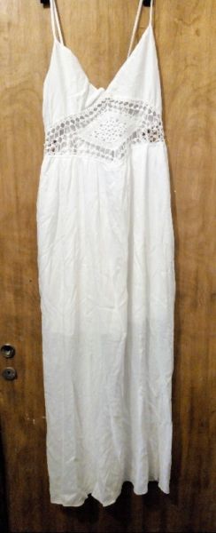 Vestido blanco detalle en crochet