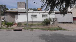 DUEÑO VENDE EXCELENTE ESQUINA CON 2 CASAS EN ARGÜELLO