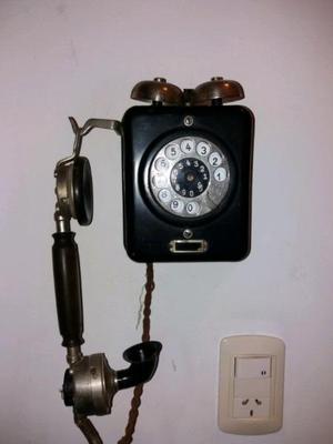 Teléfono antiguo de colgar