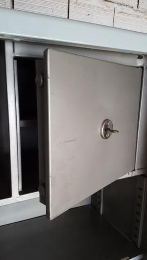 VENDO ARMARIO METALICO CON PUERTAS CORREDIZAS