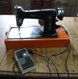 Maquina de Coser Necchi BF Electrica Con Caja