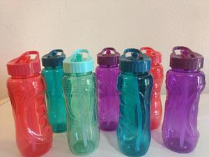 Water bottles / botellas