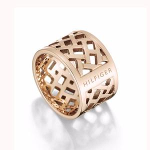Anillo Tommy Hilfiger Classic Signature  Mujer