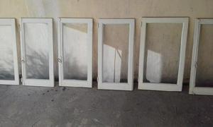 7 ventanas sin marco. Medidas 4 1,2 cm. x 61 cm. 3 1,2 cm. x