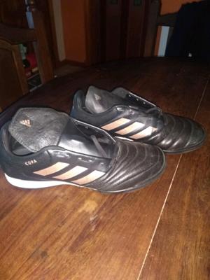 Botines adidas usadas.