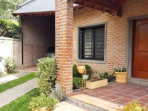 CHALET EN EZEIZA - BARRIO LOS TRONCOS