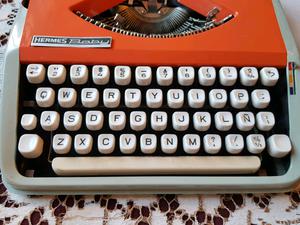 Maquina de escribir Hermes Baby portatil