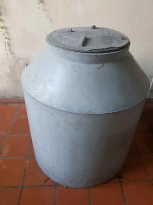 Tanque de agua 750 litros.