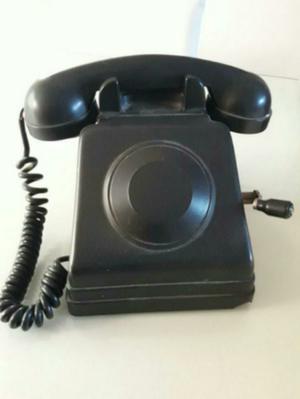 Teléfono antiguo de mesa