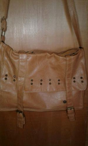 Bolso con tachas