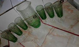 JUEGO DE SEIS COPAS DE CRISTAL VERDE C/JARRA