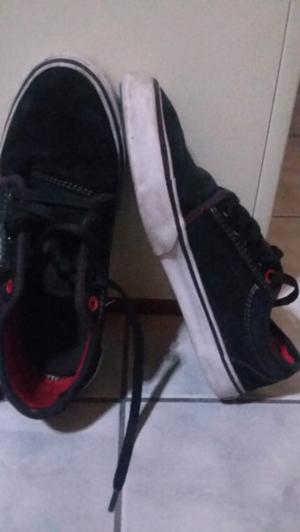 Zapatilla de lona y zapato de cuero