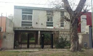 LACROZE (489) E(/ 30 Y 31).- CASA MODERNA SEMINUEVA $13500