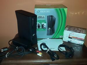 Xbox 360(completa) 250 Gb + 18 Juegos(físicos Y Digitales)