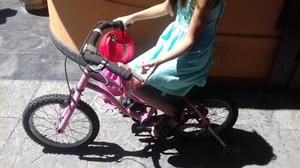 Bici de niña con rueditas